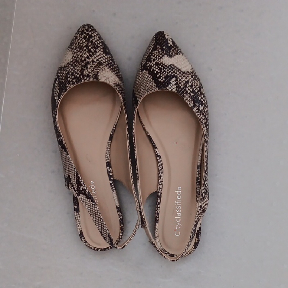 Cityclassified Black and Cream Heels with Elegant Design